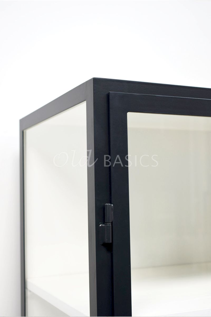 Detail van Apothekerskast Ferro, 3 deuren, RAL7021, grijs, zwart, materiaal staal